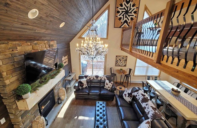 Swept Away Chalet - Luxurious NEW 6 BR Sleeps 16