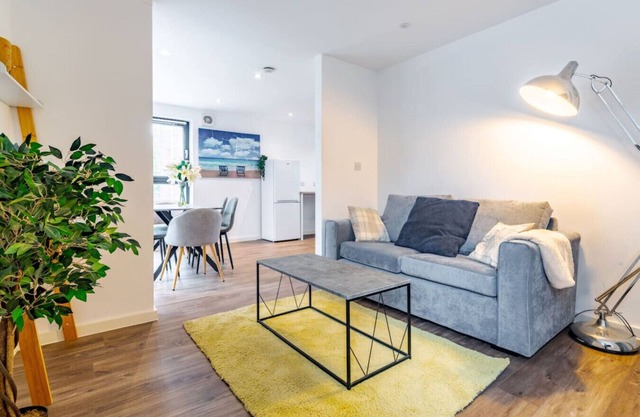 Swift Host | Spacious 1 Bed | 5 Min to Centre