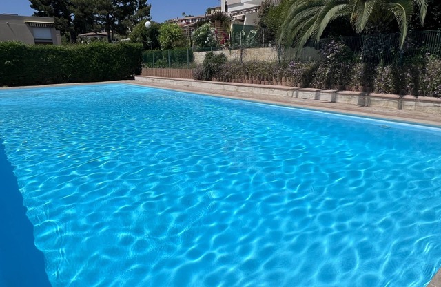 Swimming pool apartment near the sea French Riviera: Cannes, Nice and Monaco