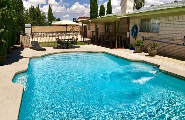 Swimming Pool -Spacious Family Retreat: 4 Bedroom, Close to Airport, Ft Bliss