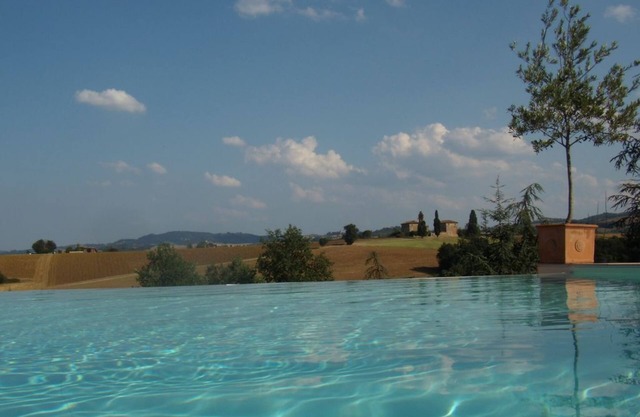 Swimming pool, wellness and relax in the hills of Bologna