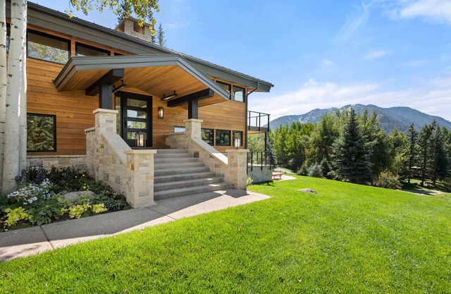 Swish Chalet off Willoughby Way, Lower Red Mountain