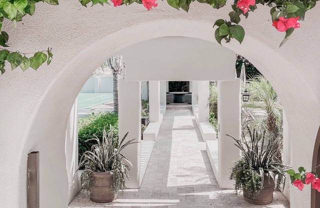 SWSS - Seen on TV: Sport/Game Court, Pool, Hot Tub, Chef’s Kitchen, water slide - Celebrity Hideaway