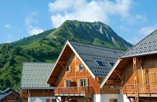 Sybelles Ski Area | Sleeps 7 | Slope-side Comfort