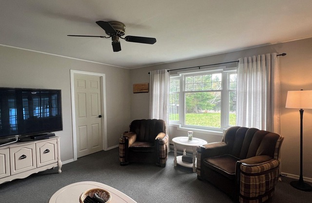 Sydenham Lake Cottage Rental