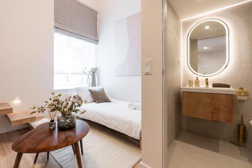 Szerb Boutique Suites, by BQA