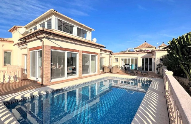 T-1022, Niobe, villa with beautiful mountain views