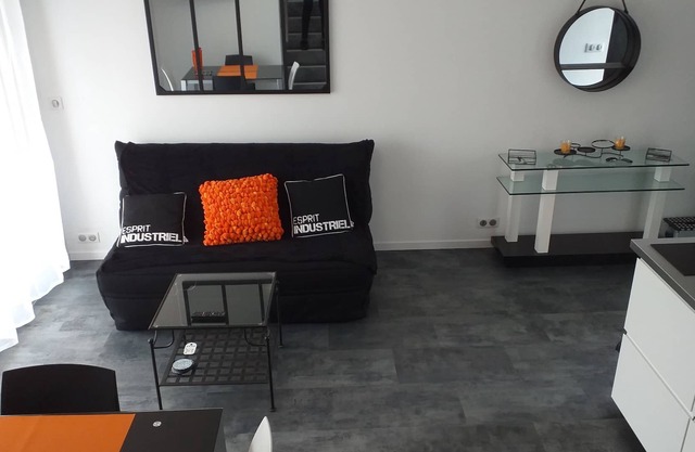 T1 bis, duplex, modern and renovated, beautiful sea view from the terrace