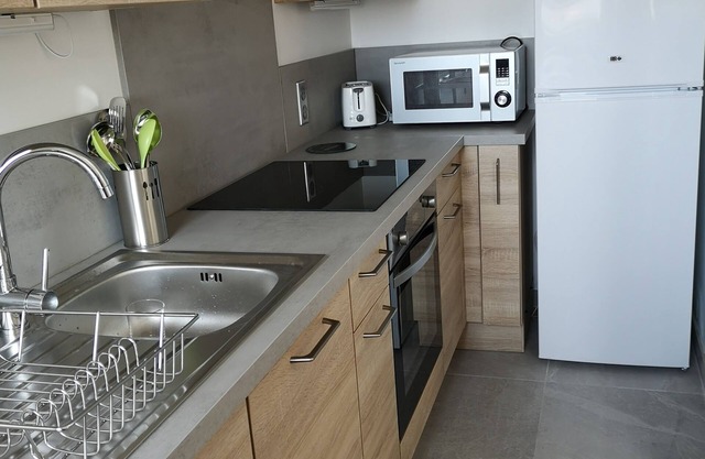 T1 Nice Center 30m² Wifi Bright calm 2 steps from the streetcar stop