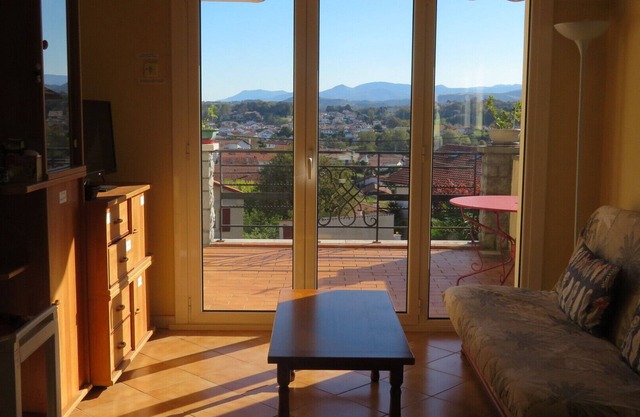 T2 30 m2 with terrace on Bordagain hill