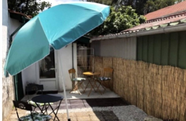 T2 Anglet near beach, port, garden not overlooked, 5 mins drive from the beach