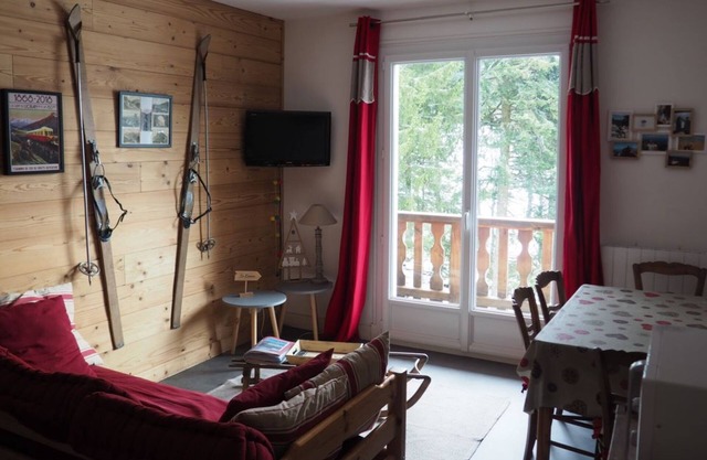 T2 apartment in the heart of the resort with heated pool - Le Lioran