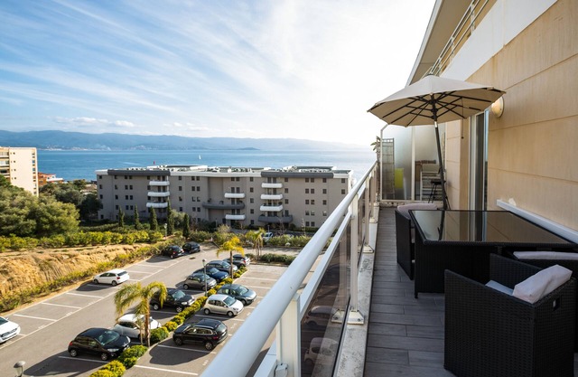 T2 - bloodthirsty - Superb sea view - near downtown