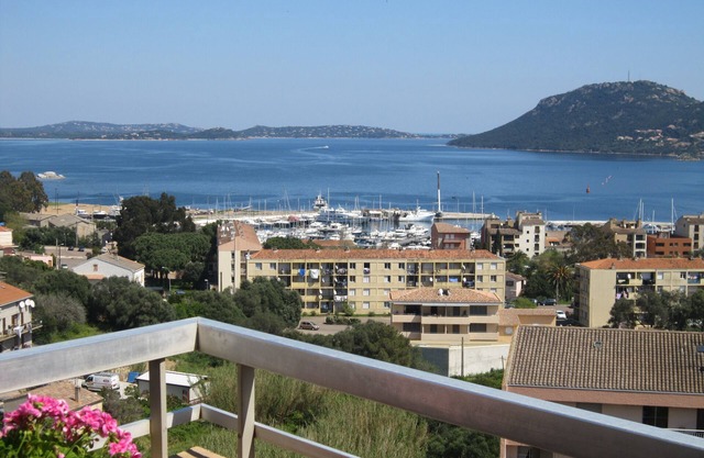 T2 fully renovated stunning sea views 5mn walk from the harbor and town center