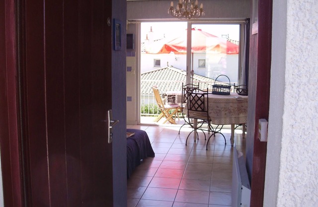 T2 Royan- St Palais. 100m from the sea (separate bedroom). 400m from Pontaillac.