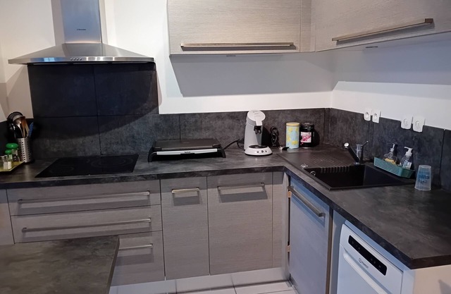 T3 apartment in town center, supermarkets 100 m. ideal couple 2 children