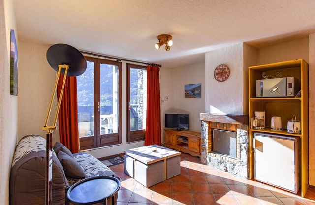 T3 Duplex in Esquièze-Sère, balcony, wifi and parking
