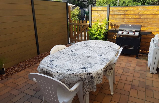 T3 lacanau océan with small garden, facing a green space. Peace and quiet