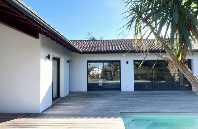 T5 villa with pool