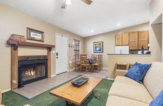 Table Rock Access-2 Bed Bungalow w Free Silver Dollar City Tickets-Ozarks Views-Pickleball-Cmty Pool