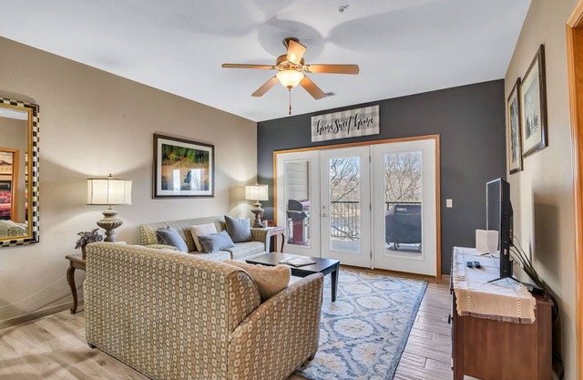 Table Rock Lake Access & Great Views, Free Wifi, Daily Attraction Tickets, Private Grill!