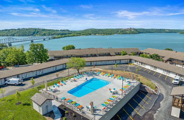 Table Rock Lake Fun This Fall - Kimberling City