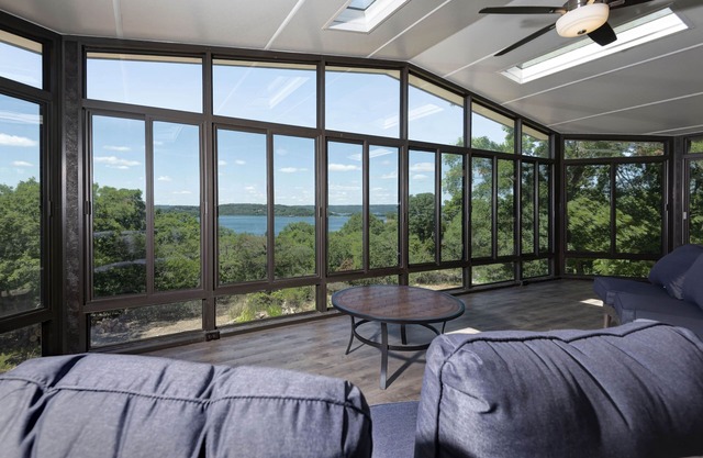 TABLE ROCK LAKE VIEW HOME