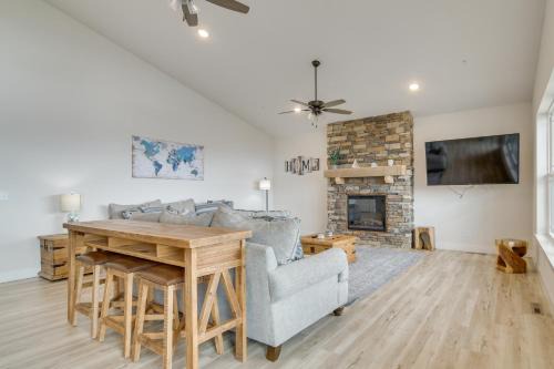 Table Rock Lake View and Games Galore Family Lodge