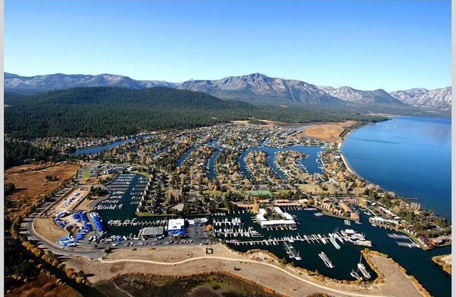 Tahoe Awesomeness Waterfront-Boat Dock, Shower w/ Views, Hot Tub, 30+ days