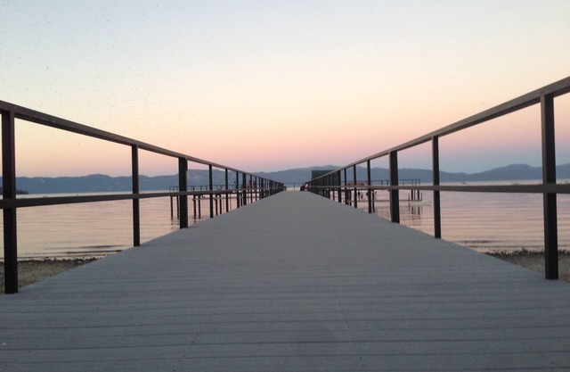 TAHOE LAKEFRONT + Walk to Tahoe City + Pier w/Buoys/Pool/Tennis/Pickleball