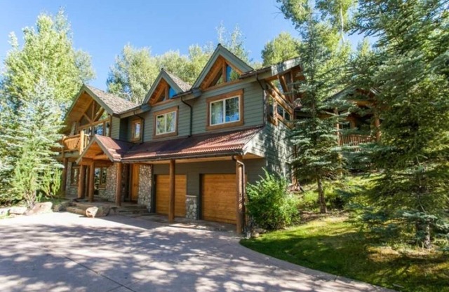 Tall Timbers Lodge - Mountain Chic! 7-10 Minute Walk to Ski