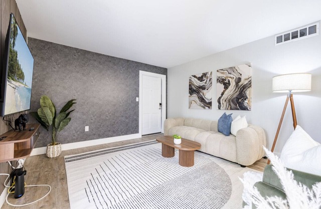 Tampa Getaway | 2 King Beds, Pool & Fitness Ctr