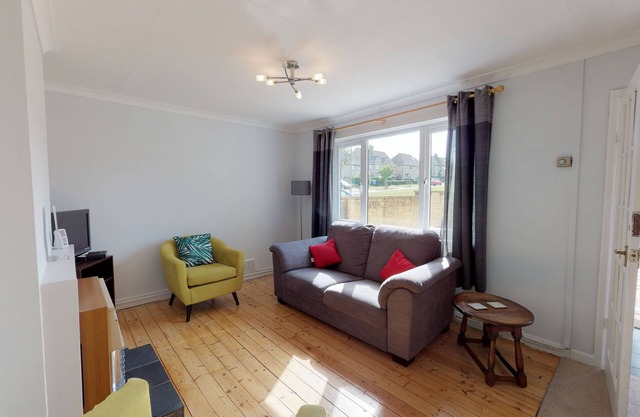 Taphouse Avenue | Witney Holiday Let | 2 Beds & Sleeps 4