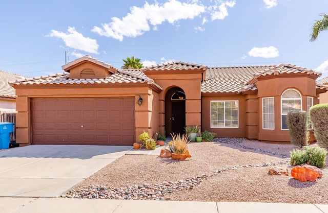 Tasteful North Phoenix Pet Friendly Home 8 mins Mayo Clinic & Desert Ridge Mall