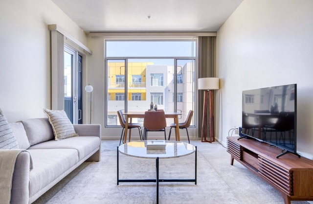 Tasteful Palo Alto 2BR w/W/D, Pool & Spa, near 280 & 101, by Blueground