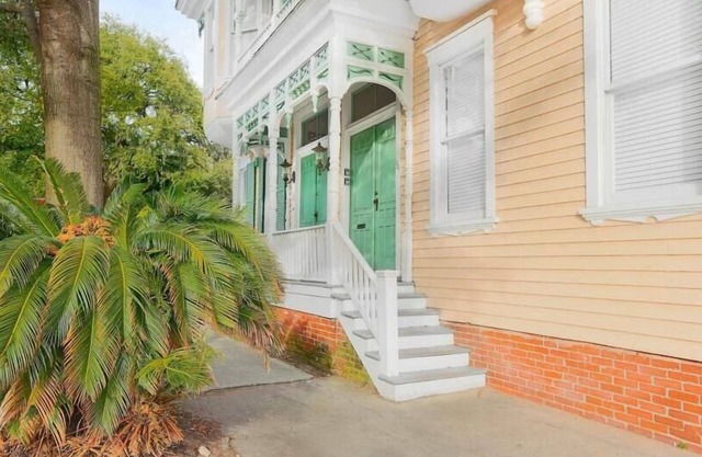 Tasteful Two Bedroom on Warren Square with Parking by Lucky Savannah