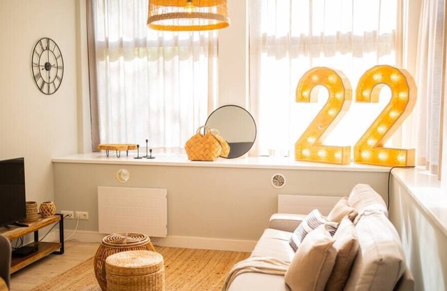 Tastefully 2 Bed Serviced Apartment 76m2 -KB22-
