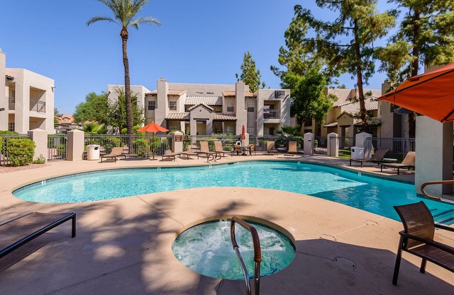 Tastefully Decorated, Perfect Scottsdale Location condo w/Pool, Spa, Gym!