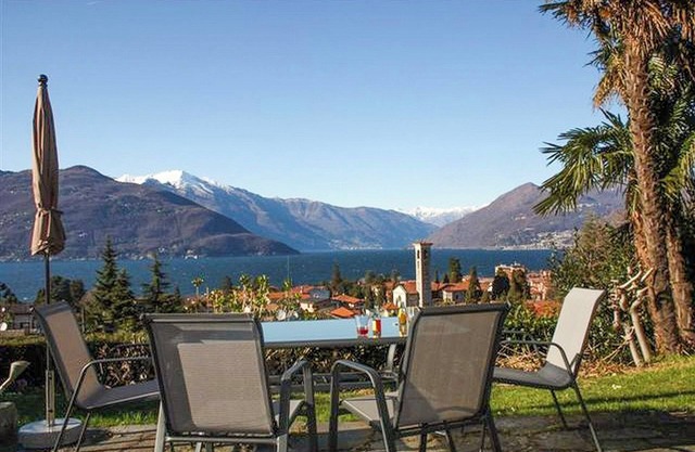 Tastefully furnished 4-room apartment with terrace, garden and panoramic view
