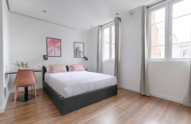 TBS 314 - Bright studio near Marais district