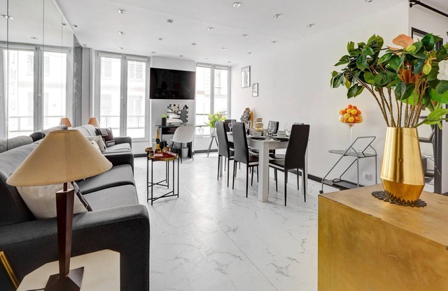 TBS 337 - Elegant apartment in Paris