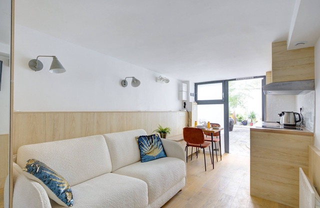 TBS 72 - Bright studio near the Marais district