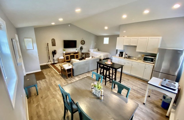TC TWO OAKS Studio/Downtown/Clean & Spacious