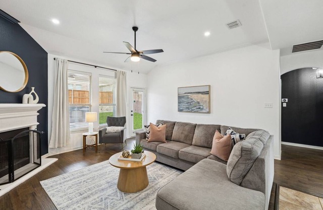 TCH - Spacious 4bd/2.5ba in Fort Worth with Office