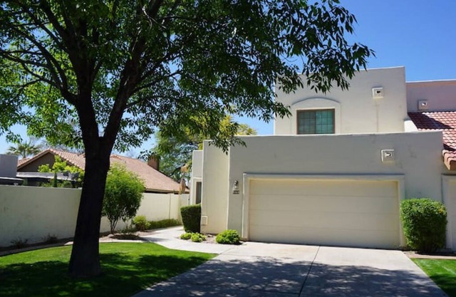 Tempe Townhouse with pool and tennis courts