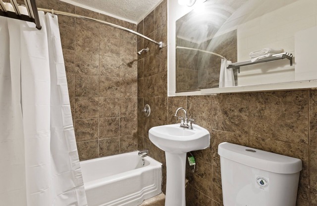 Temple View Inn: Skiing & Downtown Delights Await!"n