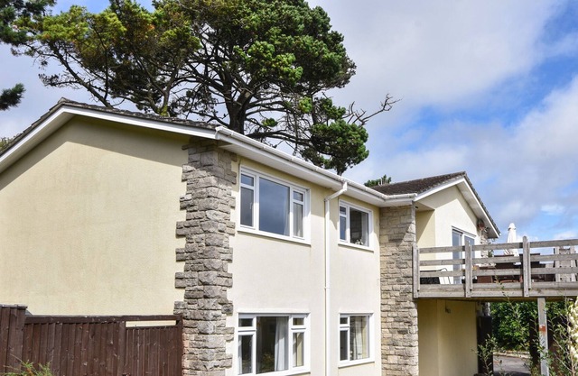 TEMPLEWOOD, family friendly, country holiday cottage in Charmouth