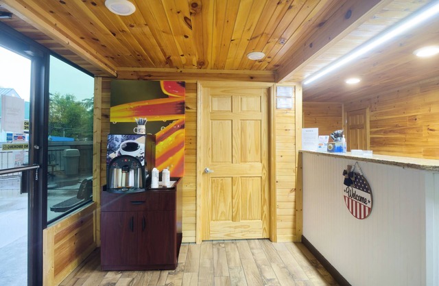 Tennessee Mountain Lodge Riverside by OYO