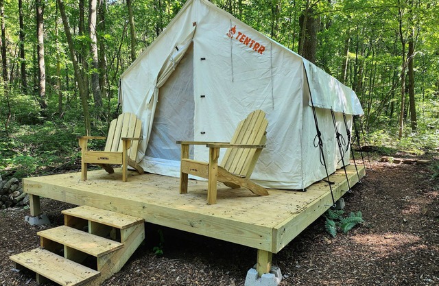Tentrr Signature Site - Lazy Ferret Glamping - Morel Hill