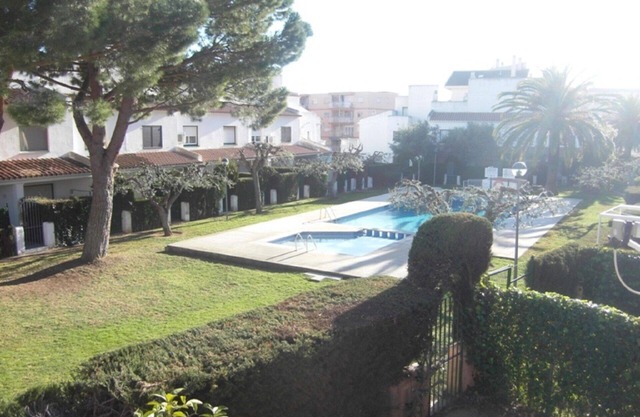 Terraced house in urbanization of Cambrils.